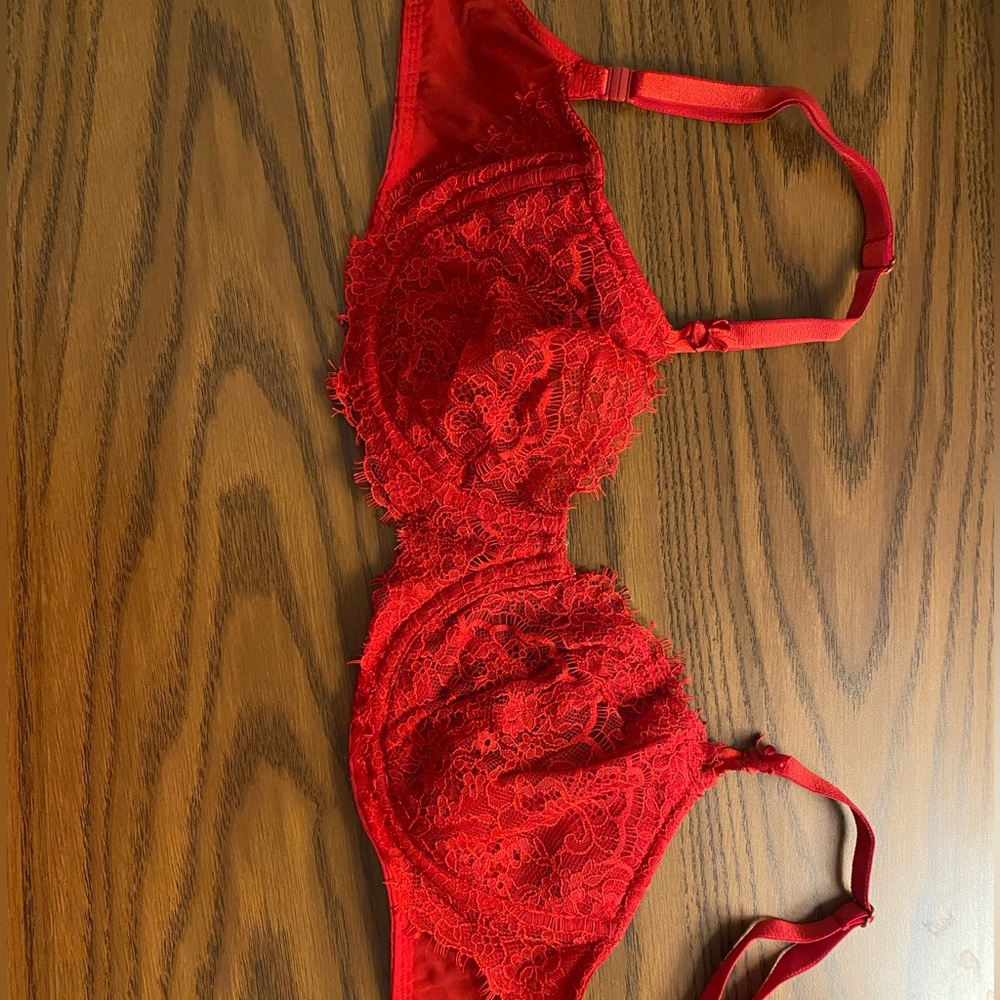 VICTORIA’s SECRET LACE RED BRA